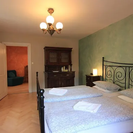 Apartamento Vlasska House At The 3 Swallows