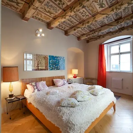 Vlasska House At The 3 Swallows Praga