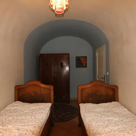 Appartamento Vlasska House At The 3 Swallows Praga