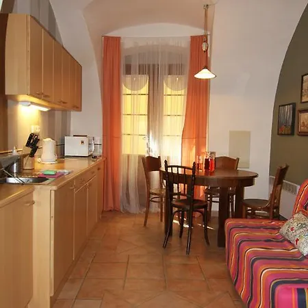 Apartamento Vlasska House At The 3 Swallows
