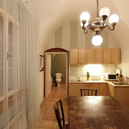 Apartamento Vlasska House At The 3 Swallows