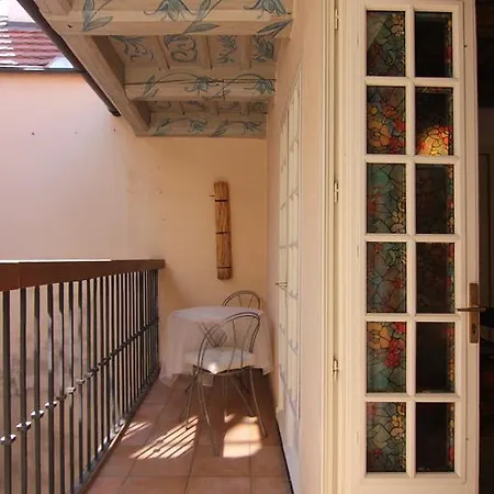 Vlasska House At The 3 Swallows Apartamento Praga